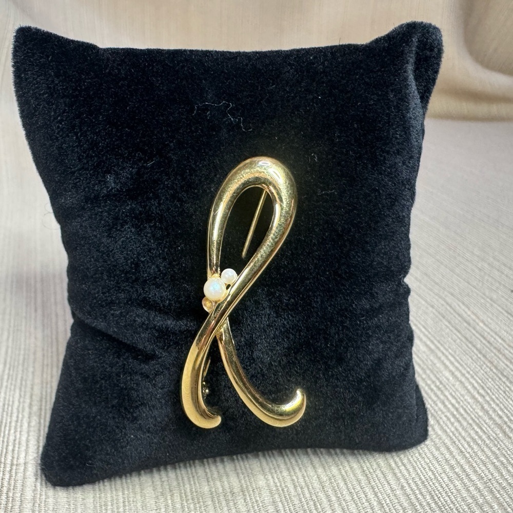 Monet Gold Brooch with Pearl Details